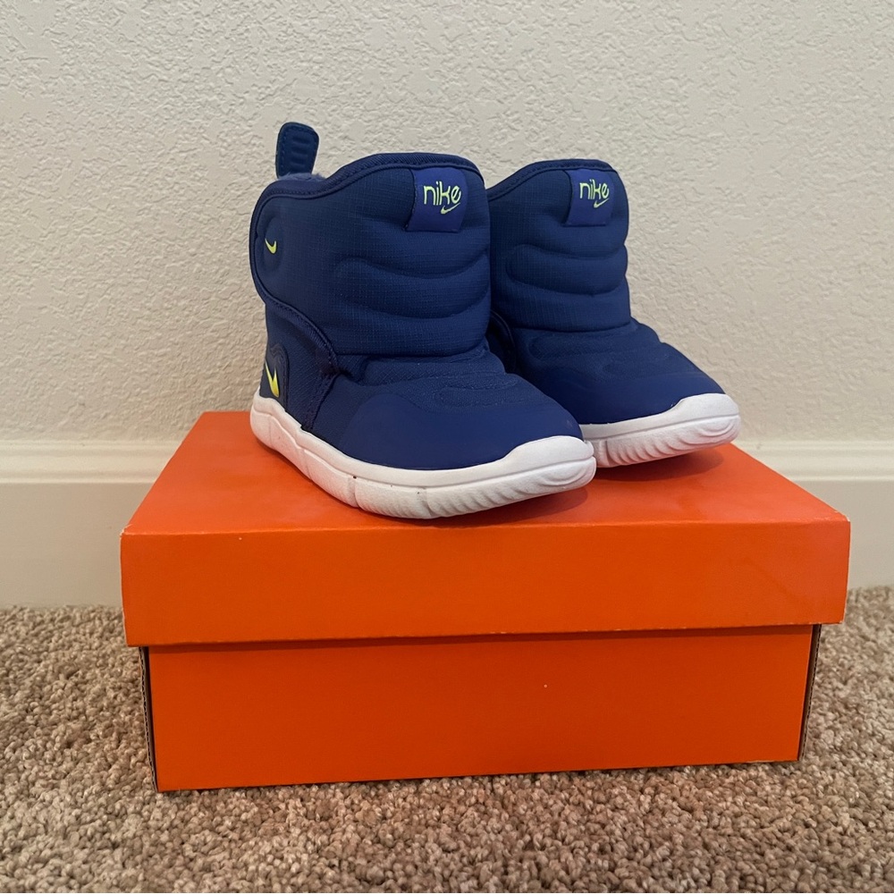 Nike Kids Navy Blue and White Boot Sneakers
